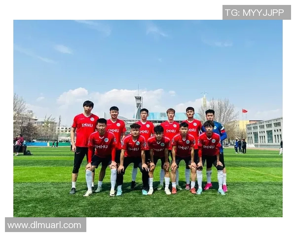 足球套头上展现运动魅力与时尚风潮的完美结合